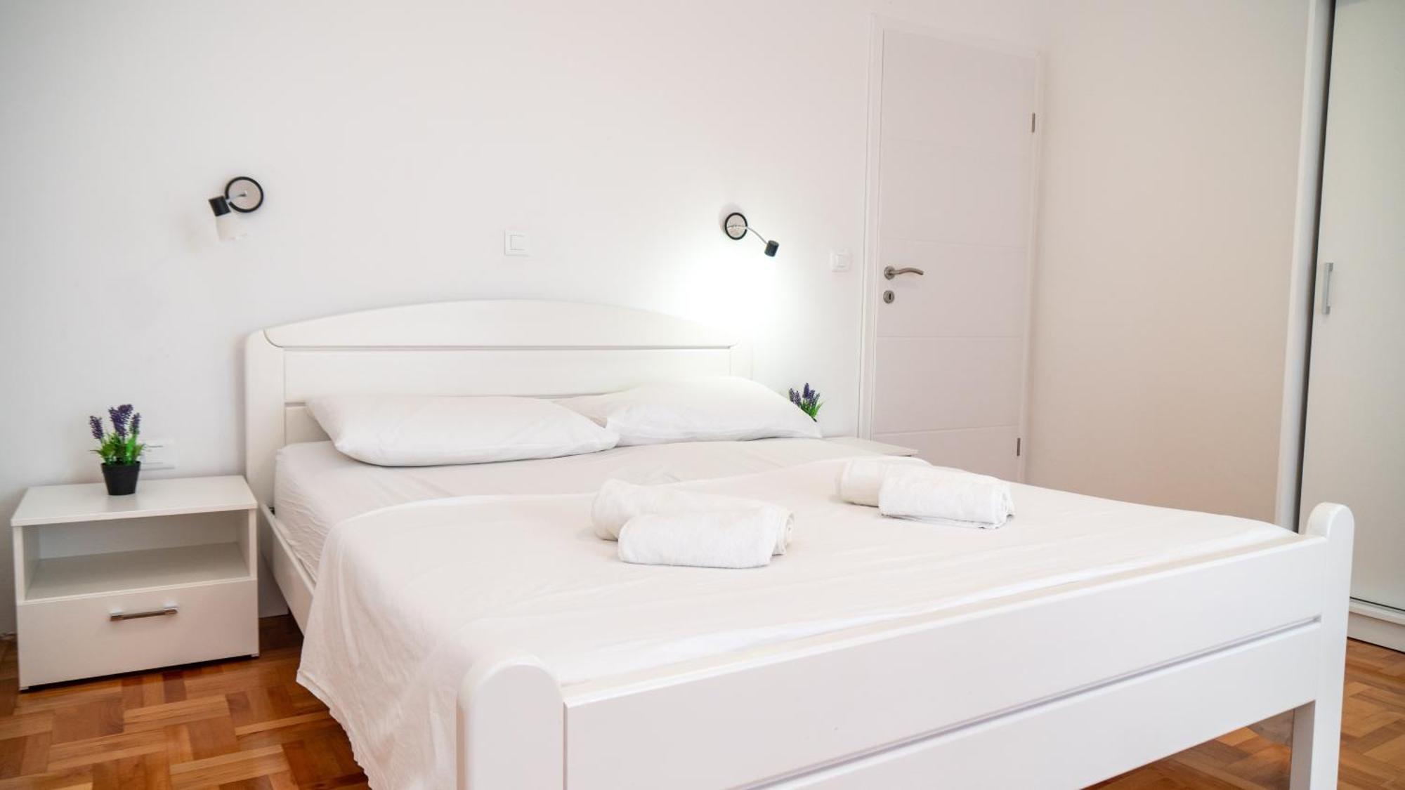 Calma Apartments 特罗吉尔 外观 照片